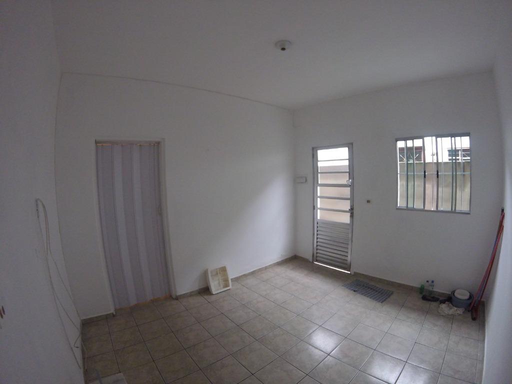 Casa à venda com 2 quartos, 80m² - Foto 1