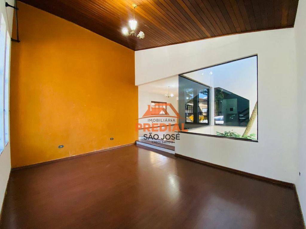 Casa de Condomínio à venda com 3 quartos, 220m² - Foto 4