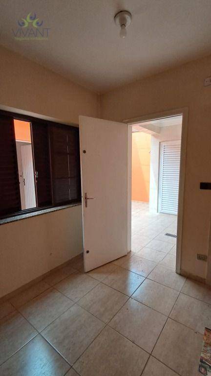 Casa para alugar com 4 quartos, 280m² - Foto 34