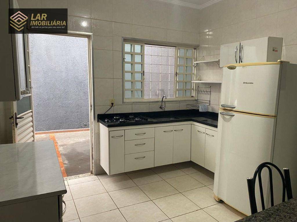 Casa para alugar com 2 quartos, 80m² - Foto 2