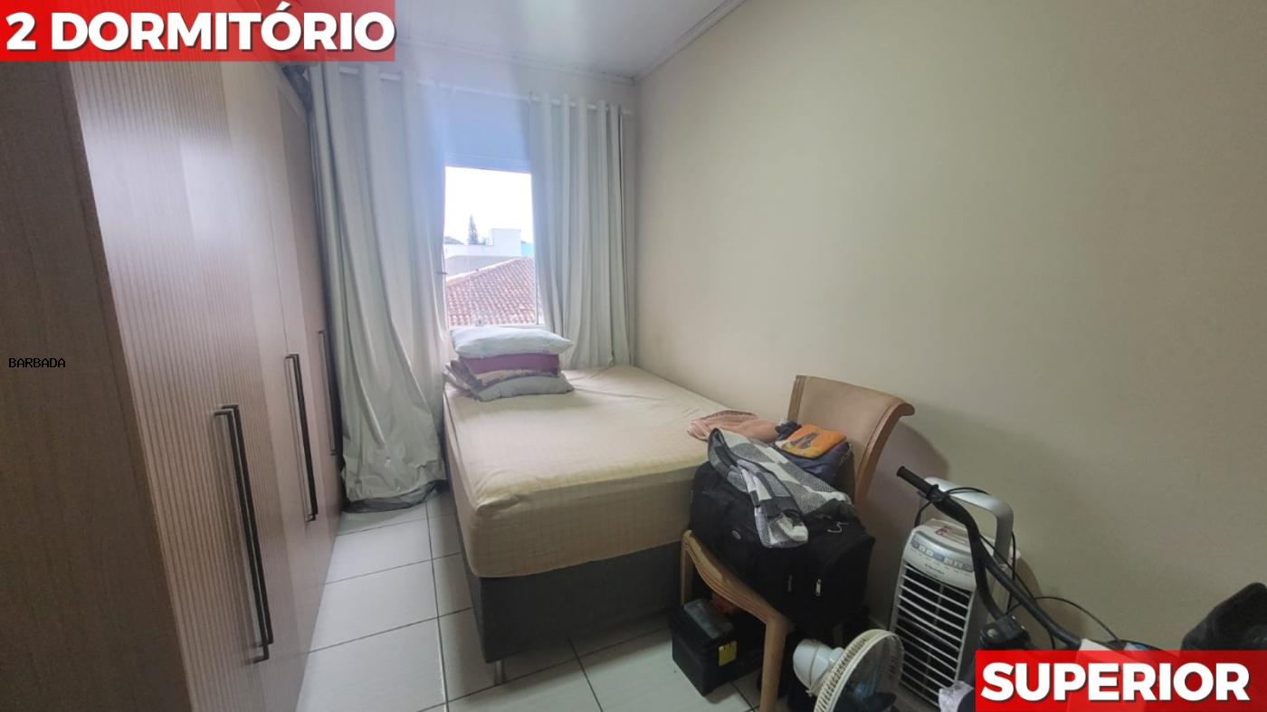 Casa à venda com 6 quartos, 160m² - Foto 2