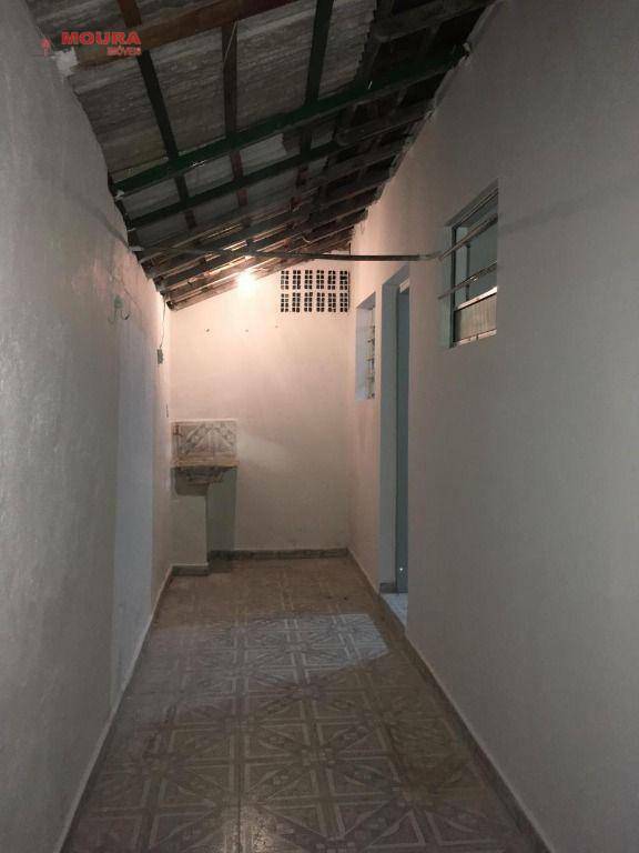 Casa à venda com 6 quartos, 225m² - Foto 4