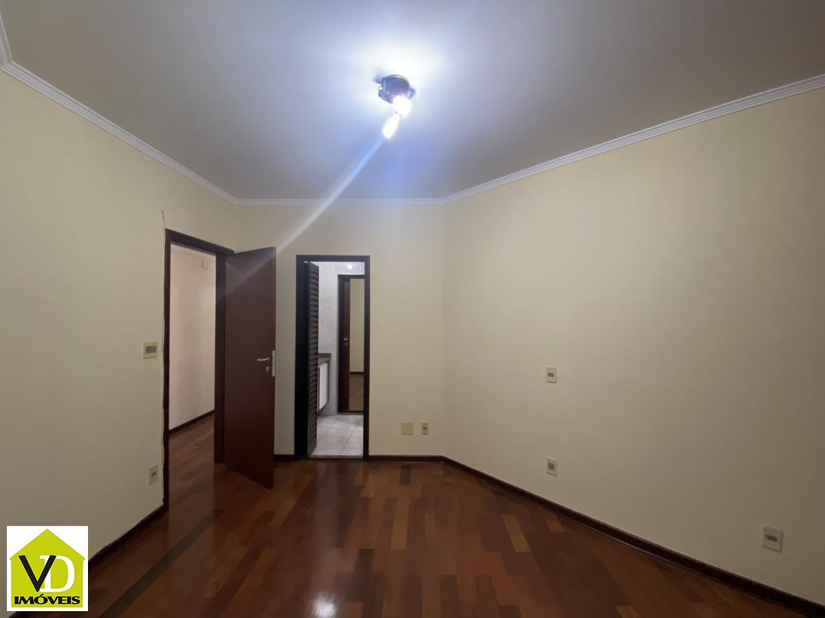 Apartamento à venda com 3 quartos, 180m² - Foto 19