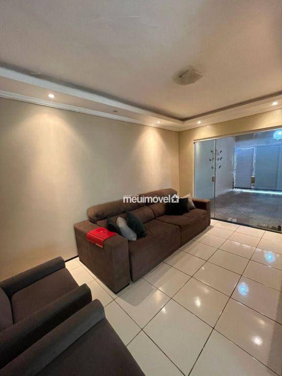 Casa à venda com 3 quartos, 63m² - Foto 2