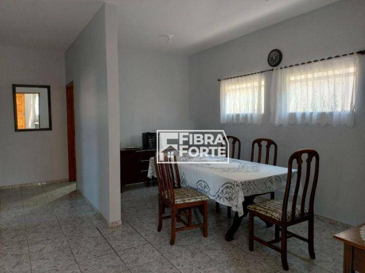 Casa à venda com 3 quartos, 195m² - Foto 3