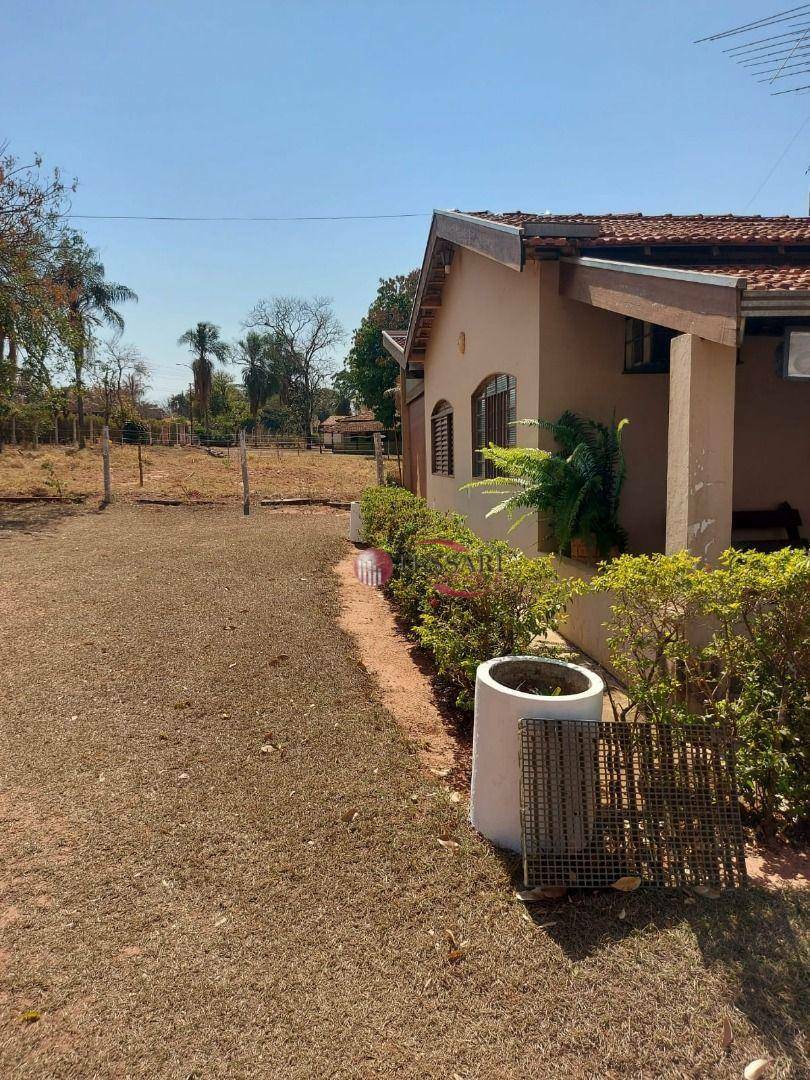 Chácara à venda com 2 quartos, 380m² - Foto 2