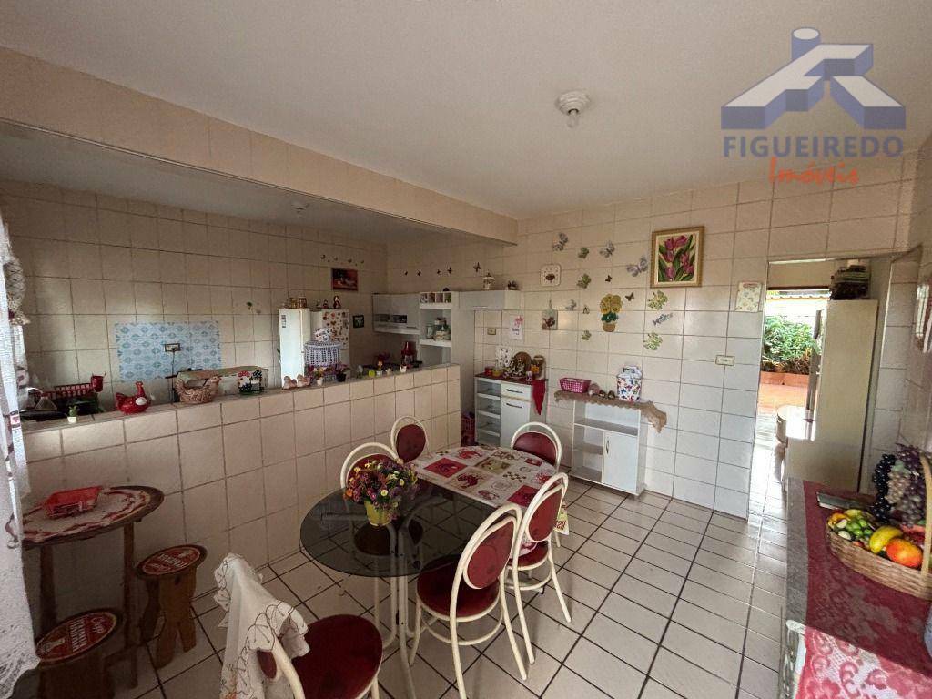 Casa à venda com 3 quartos, 260M2 - Foto 9