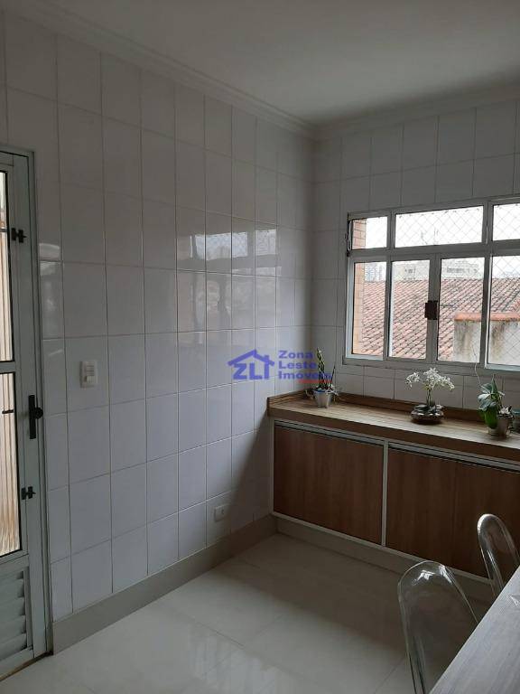 Sobrado à venda com 3 quartos, 200m² - Foto 32