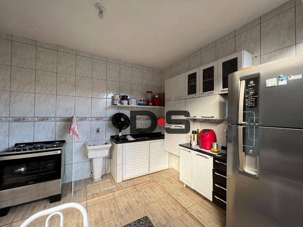 Casa à venda com 3 quartos, 125m² - Foto 11