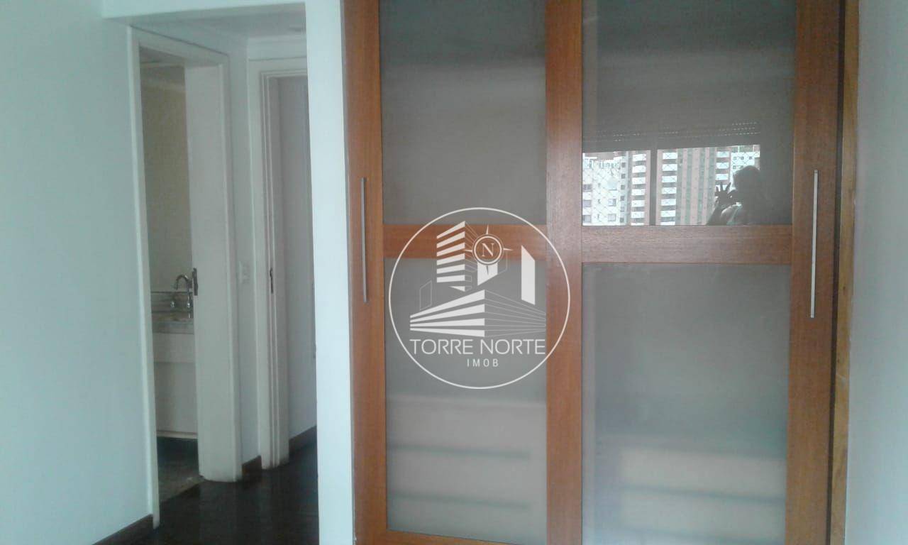 Apartamento para alugar com 3 quartos, 204m² - Foto 30