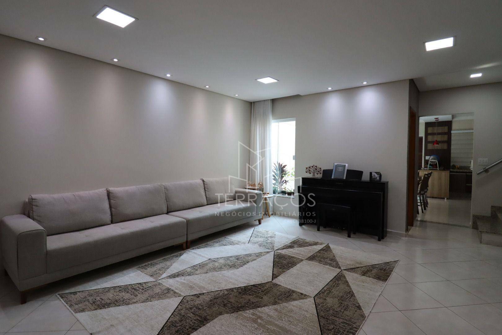 Casa à venda com 3 quartos, 210m² - Foto 1