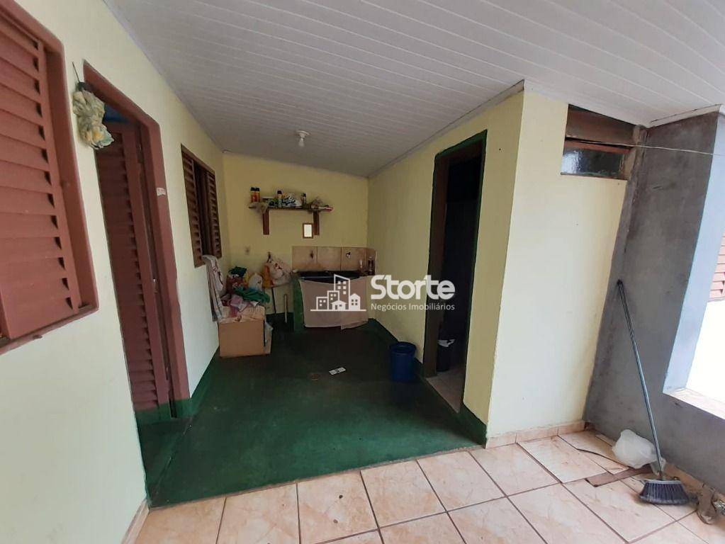 Casa à venda com 5 quartos, 200m² - Foto 18