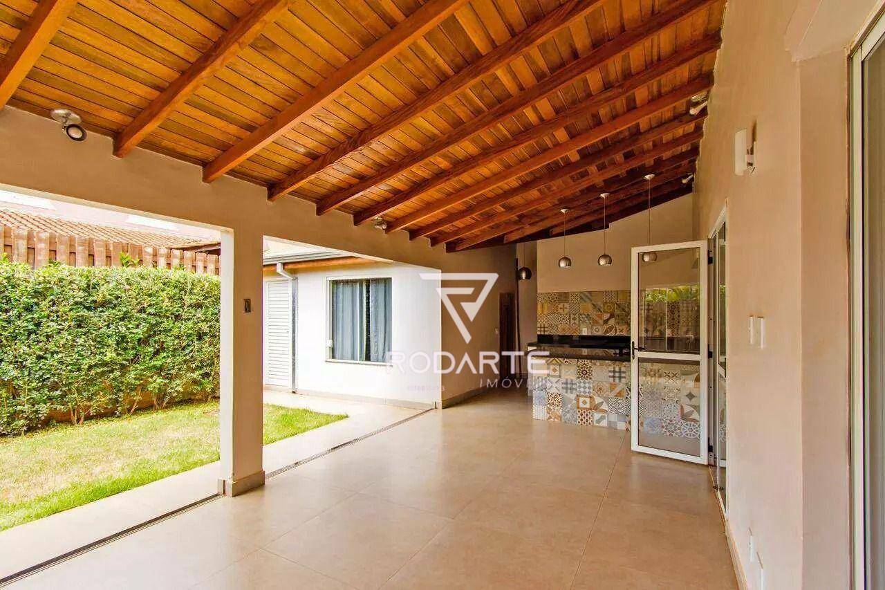 Casa à venda com 4 quartos, 180m² - Foto 1