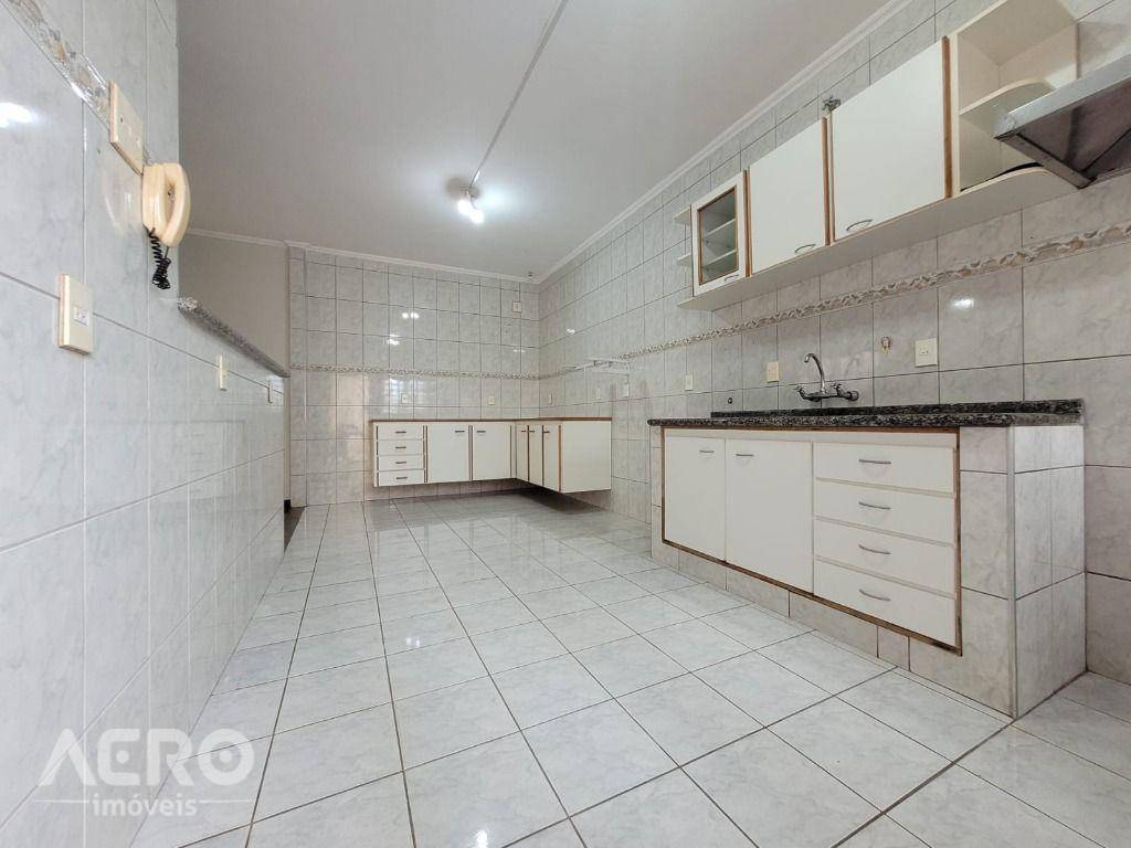 Casa à venda com 3 quartos, 172m² - Foto 2