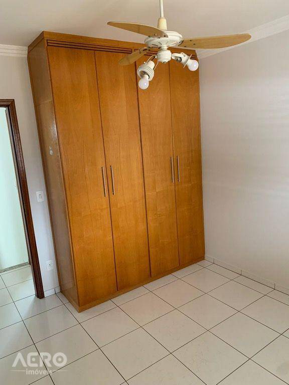 Casa à venda com 4 quartos, 160m² - Foto 12