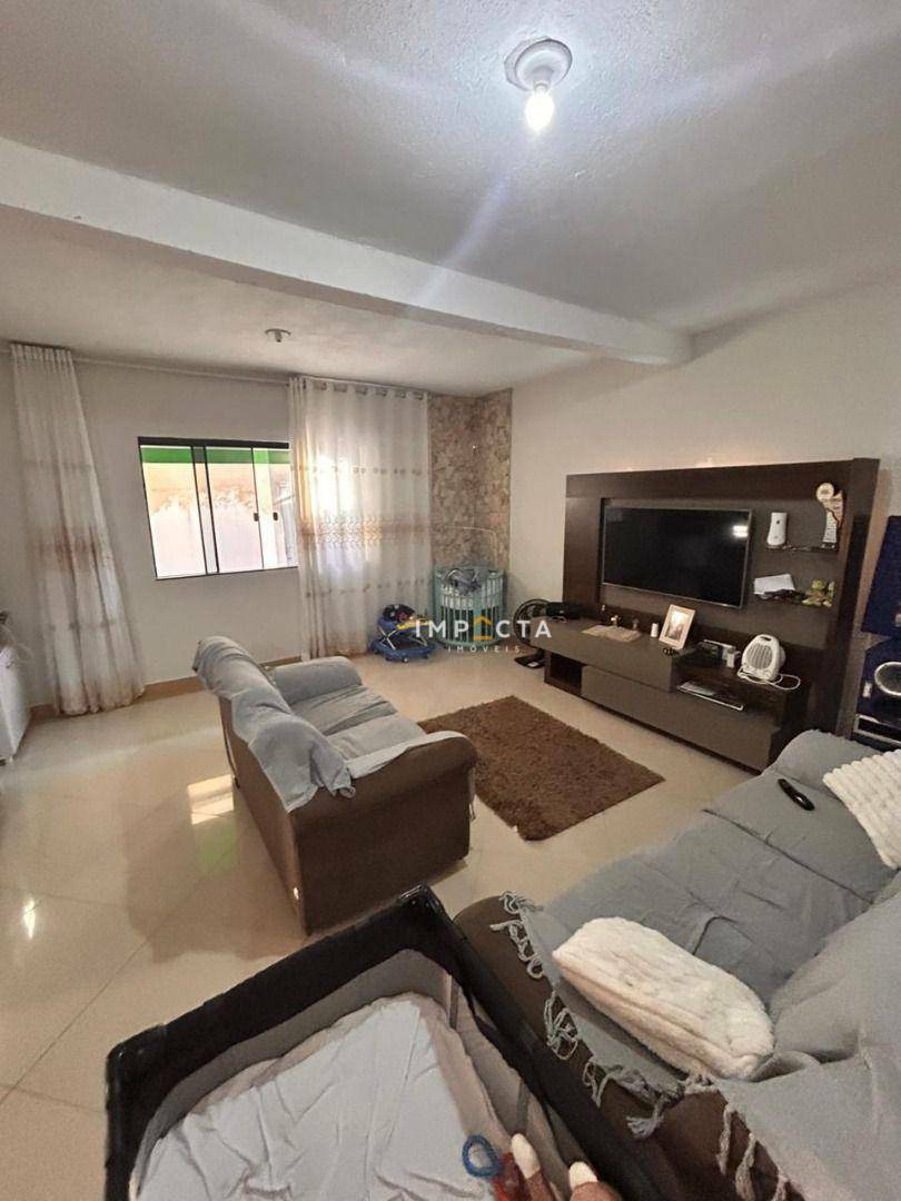 Casa à venda com 3 quartos, 174m² - Foto 1