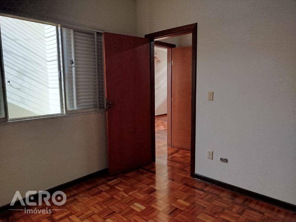 Casa para alugar com 3 quartos, 184m² - Foto 11