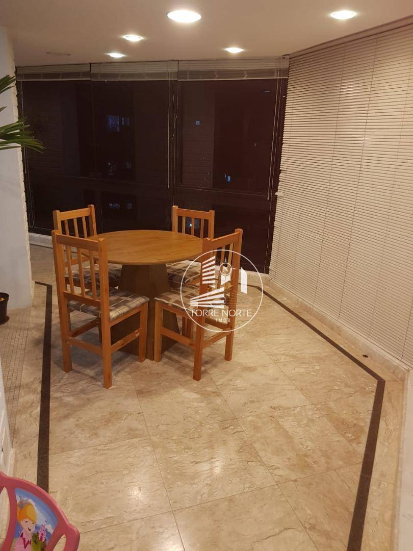 Apartamento à venda com 4 quartos, 220m² - Foto 8