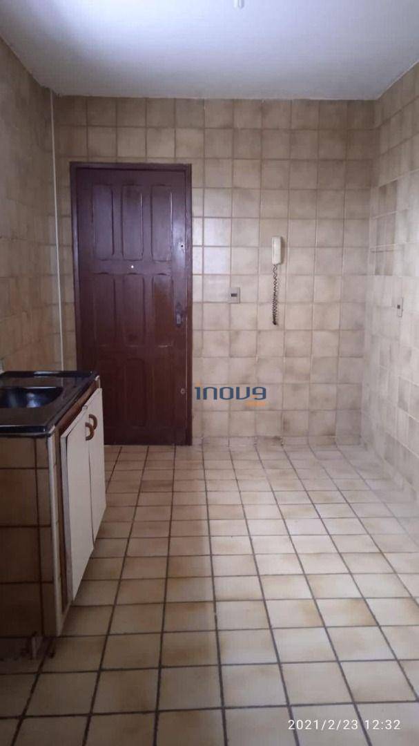 Apartamento à venda com 3 quartos, 76m² - Foto 4