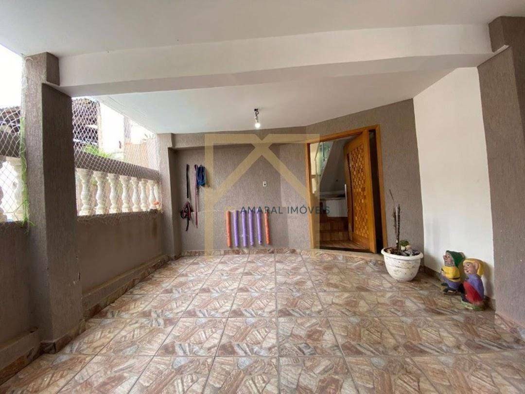 Casa à venda com 4 quartos, 240m² - Foto 10