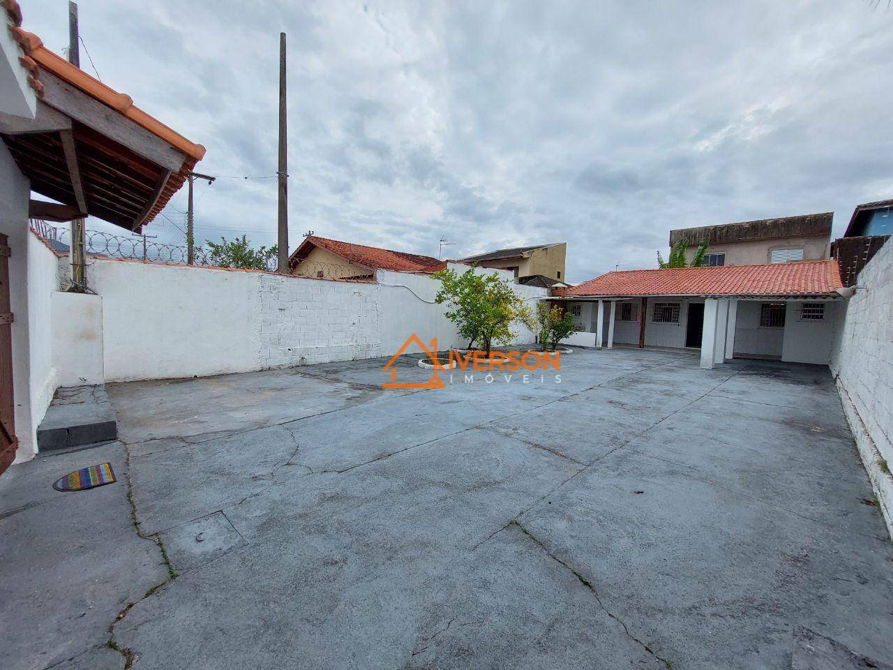 Casa à venda com 2 quartos, 54m² - Foto 1