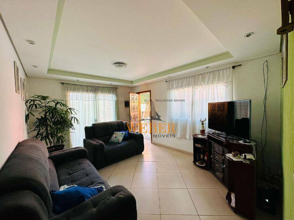 Sobrado à venda com 3 quartos, 200m² - Foto 1