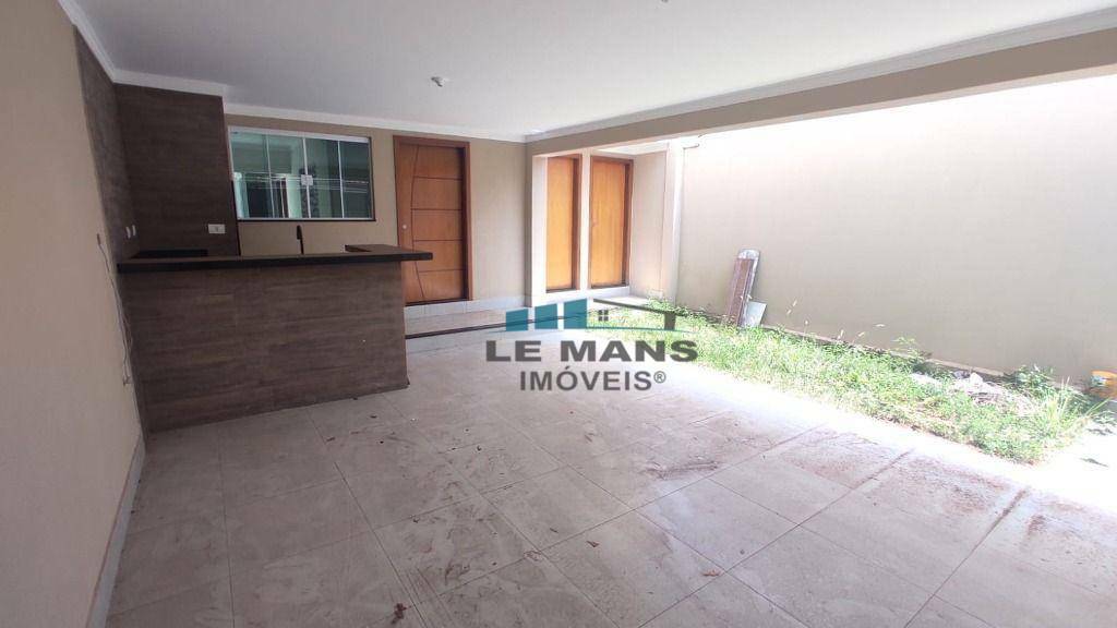 Casa à venda com 3 quartos, 122m² - Foto 1