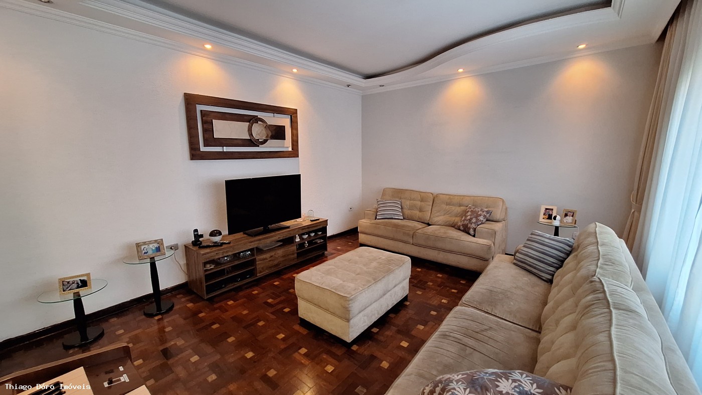 Casa à venda com 3 quartos, 180m² - Foto 2
