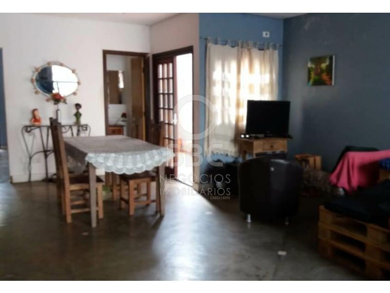 Casa à venda com 3 quartos, 200m² - Foto 2