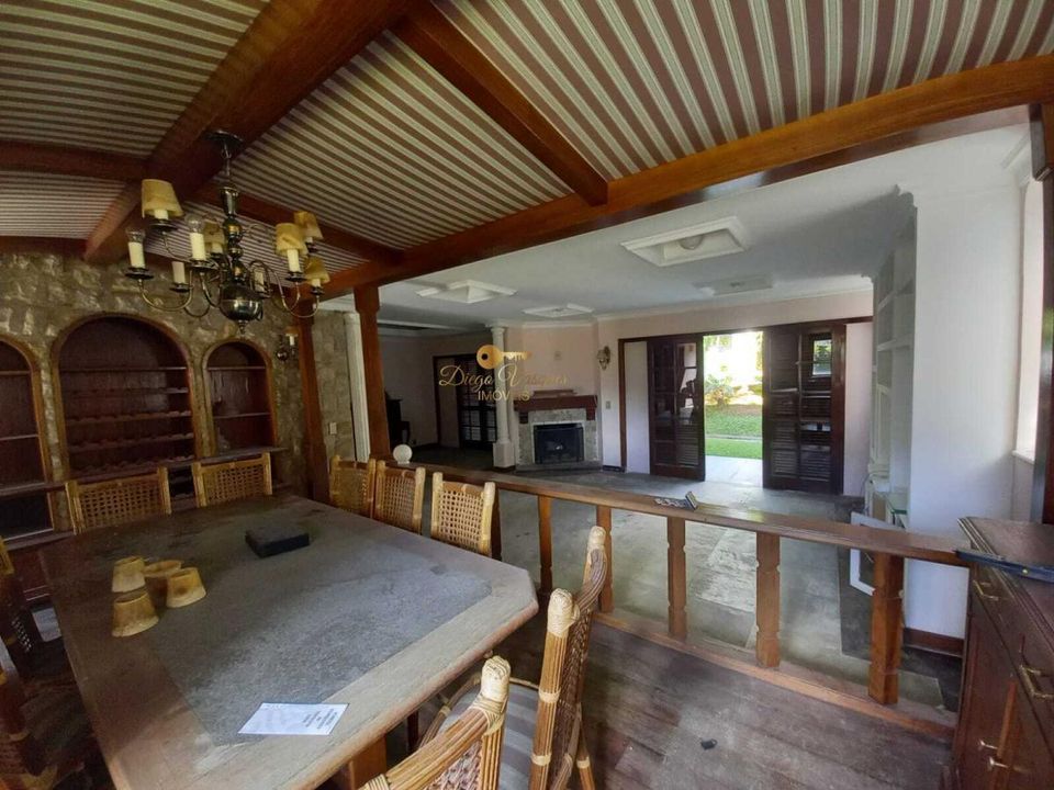 Casa de Condomínio à venda com 5 quartos, 212m² - Foto 4