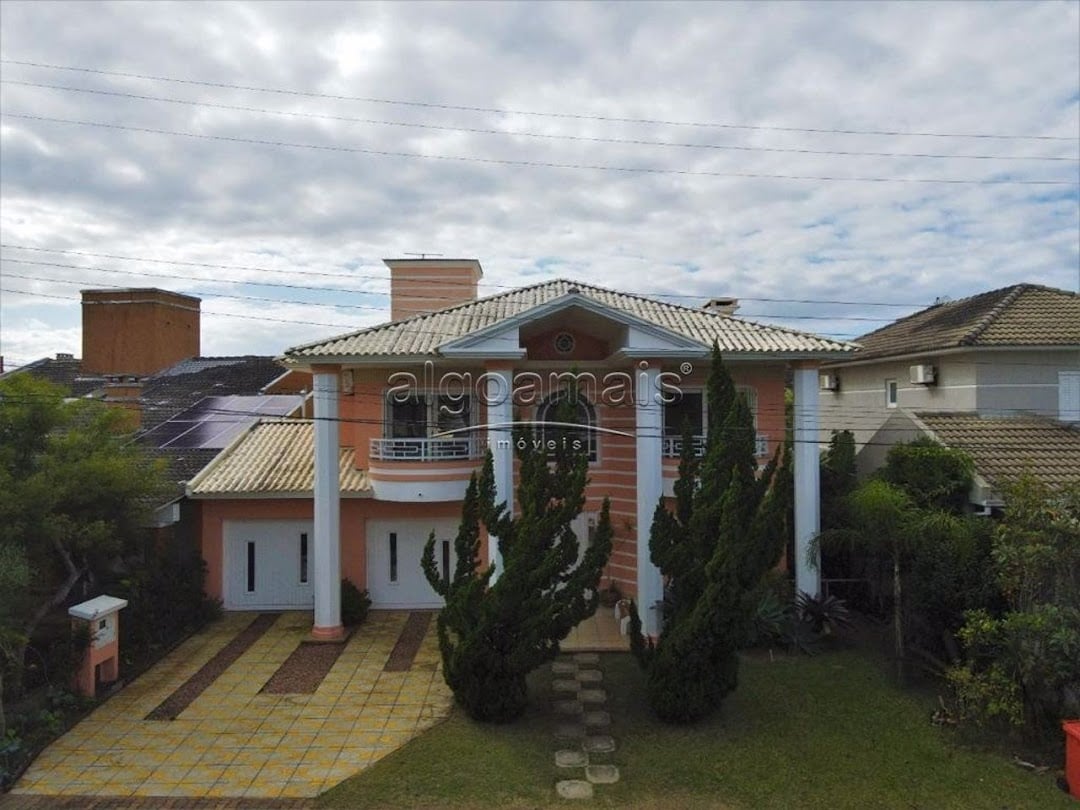 Casa de Condomínio à venda com 5 quartos, 300m² - Foto 1