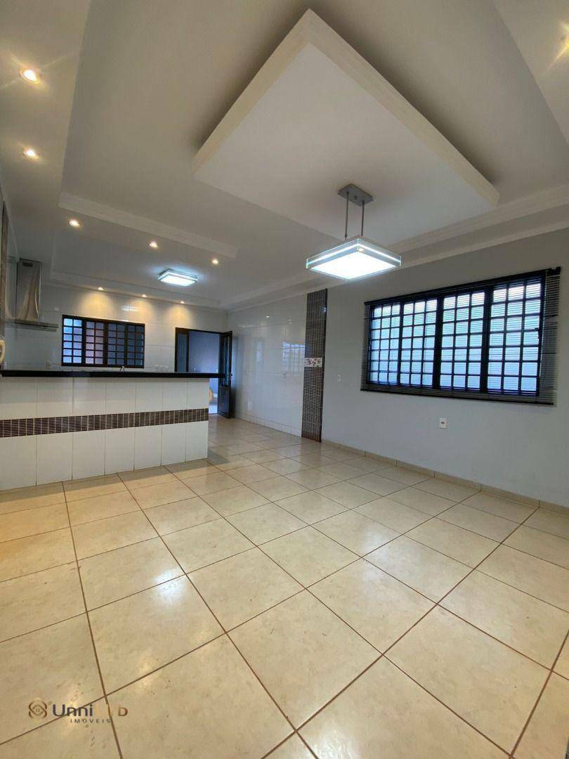 Casa, 3 quartos, 240 m² - Foto 4