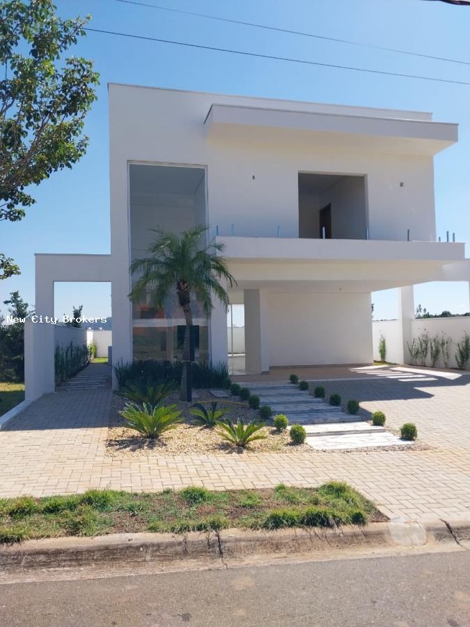 Sobrado à venda com 3 quartos, 300m² - Foto 1