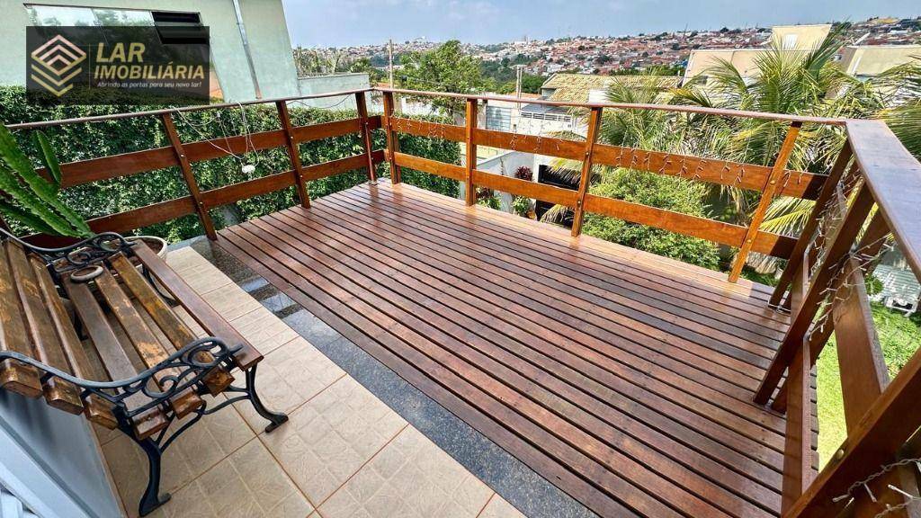 Casa à venda com 3 quartos, 200m² - Foto 1