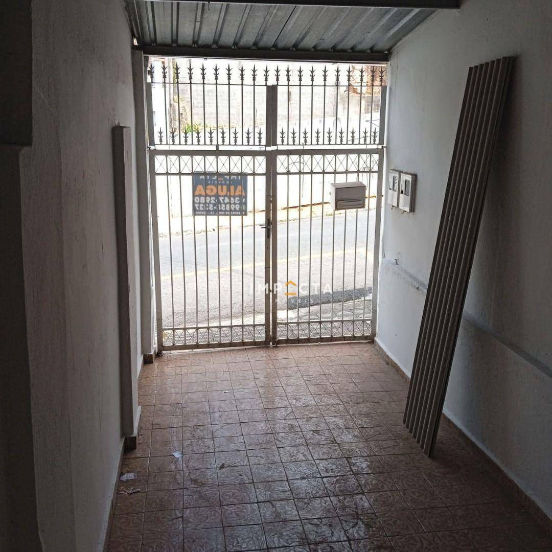 Casa para alugar com 3 quartos, 95m² - Foto 25