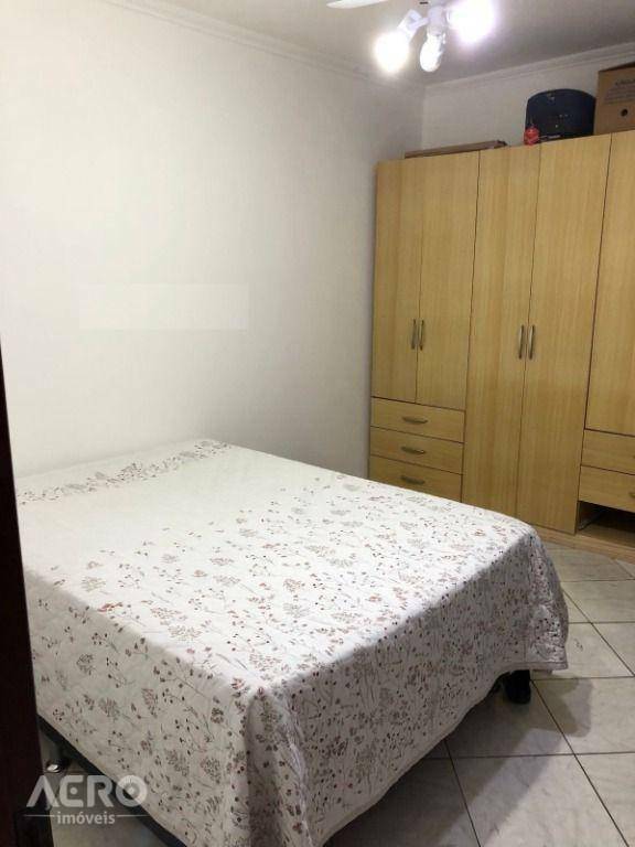 Casa à venda com 3 quartos, 200m² - Foto 9
