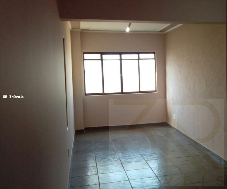 Apartamento à venda com 2 quartos, 70m² - Foto 3