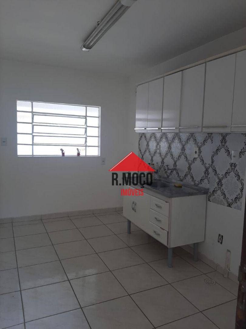 Casa para alugar com 2 quartos, 330m² - Foto 3