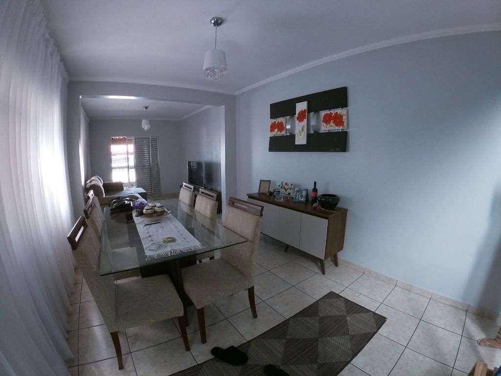 Sobrado à venda com 3 quartos, 250m² - Foto 1