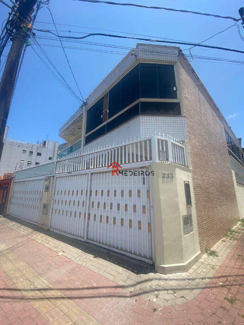 Sobrado à venda com 3 quartos, 120m² - Foto 1