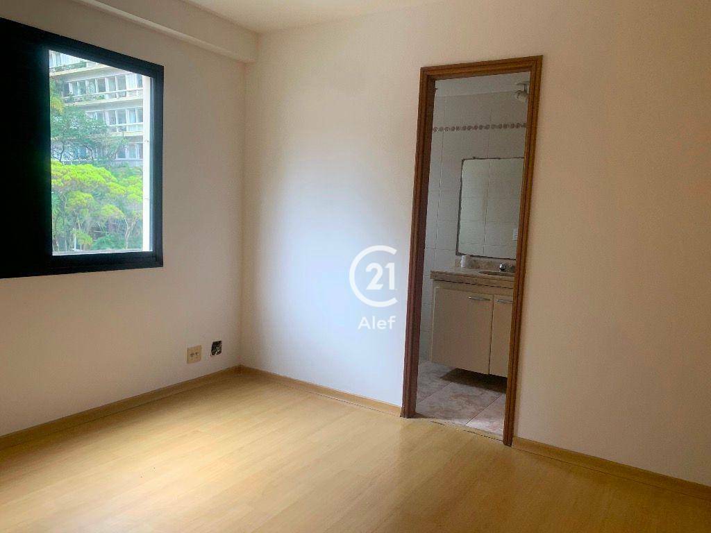 Apartamento para alugar com 3 quartos, 130m² - Foto 14