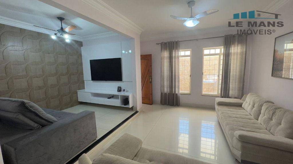 Casa à venda com 3 quartos, 230m² - Foto 7