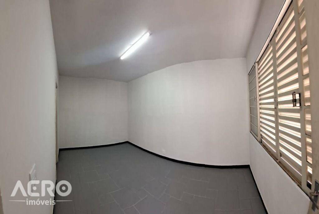 Casa para alugar com 7 quartos, 288m² - Foto 14