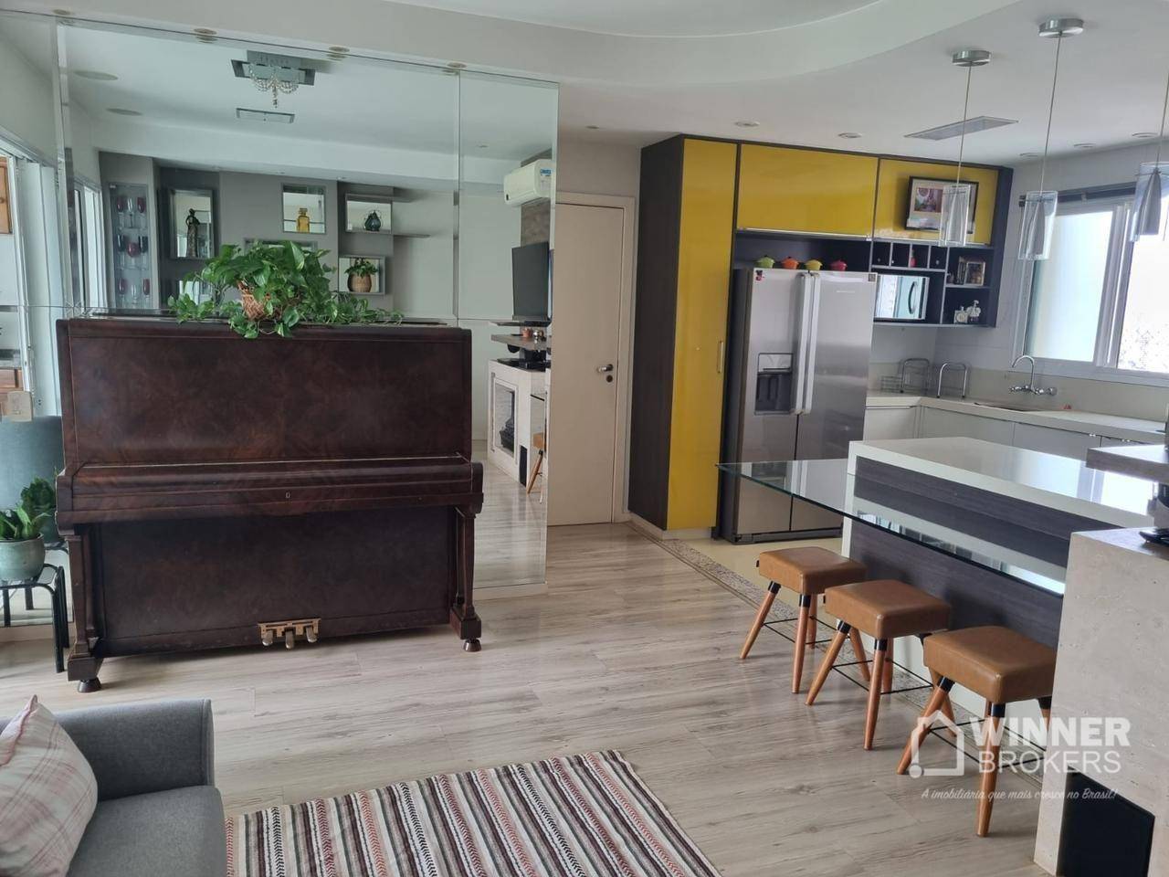 Apartamento à venda com 3 quartos, 105m² - Foto 2