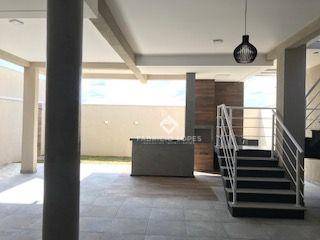 Casa à venda e aluguel com 3 quartos, 210m² - Foto 1