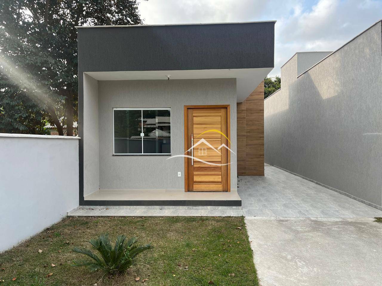 Casa à venda com 2 quartos, 70m² - Foto 1