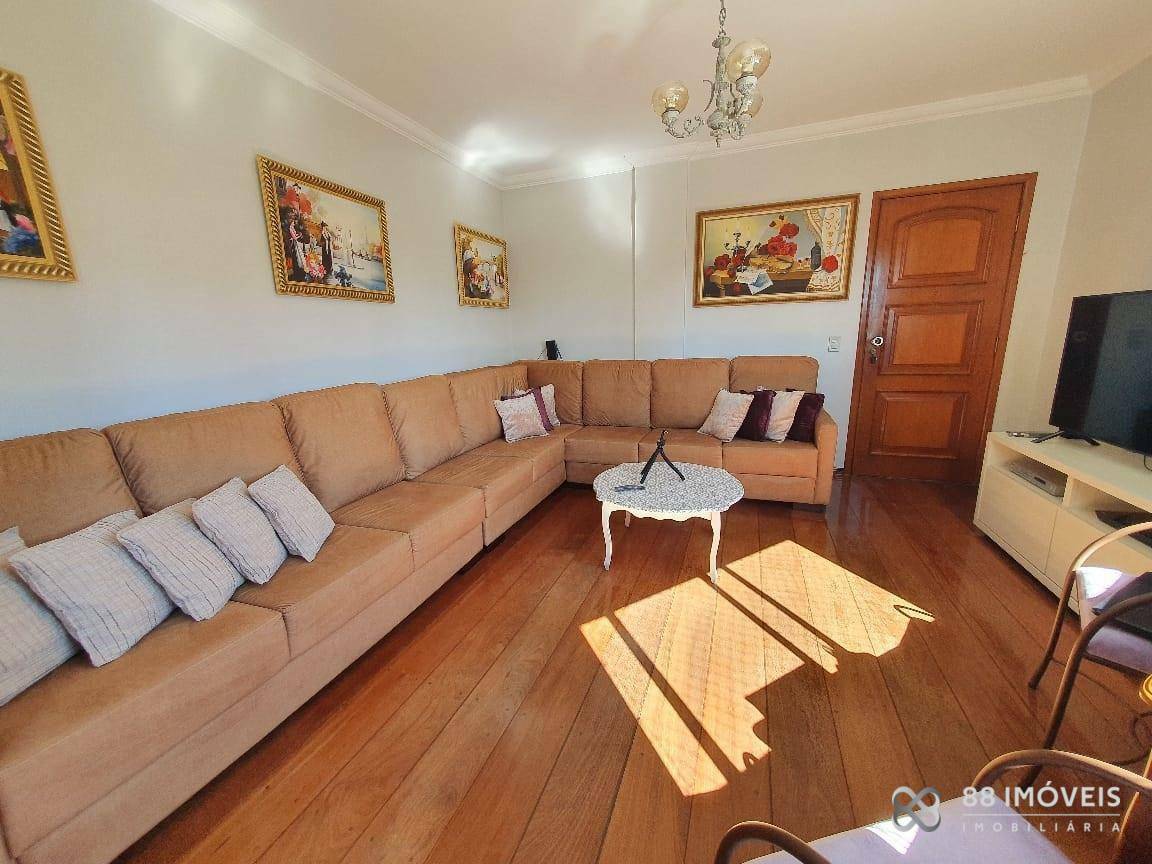 Apartamento à venda com 3 quartos, 137m² - Foto 3