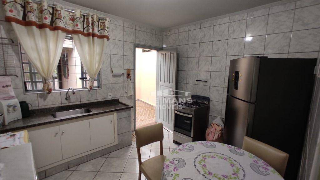Casa à venda com 3 quartos, 96m² - Foto 10