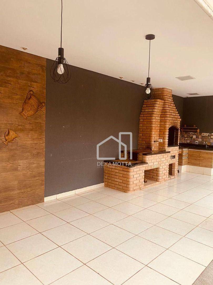 Casa à venda com 3 quartos, 1m² - Foto 1