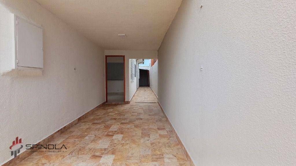 Casa à venda com 2 quartos, 70m² - Foto 4